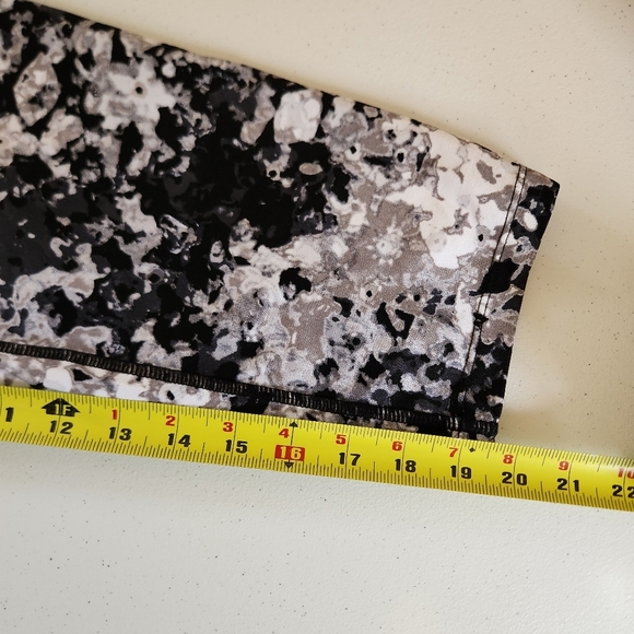 Calvin Klein Performance Activewear Black Mid Rise Capri Cropped Leggings Yoga - Picture 9 of 10